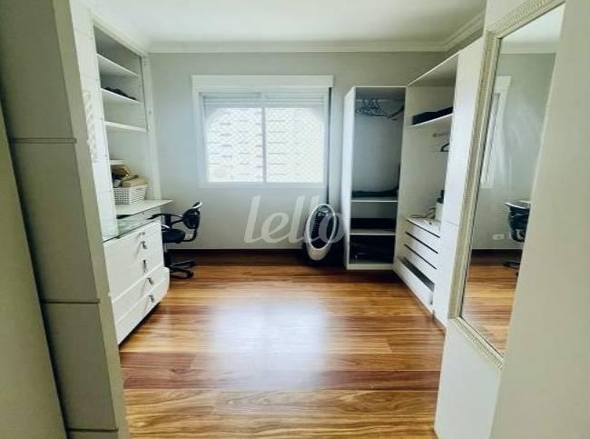 DORMITORIO de Apartamento à venda, Padrão com 124 m², 3 quartos e 2 vagas em Indianópolis - São Paulo