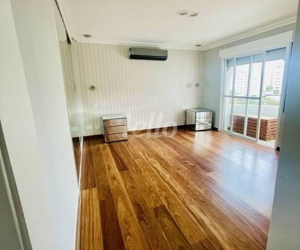 SUITE de Apartamento à venda, Padrão com 124 m², 3 quartos e 2 vagas em Indianópolis - São Paulo