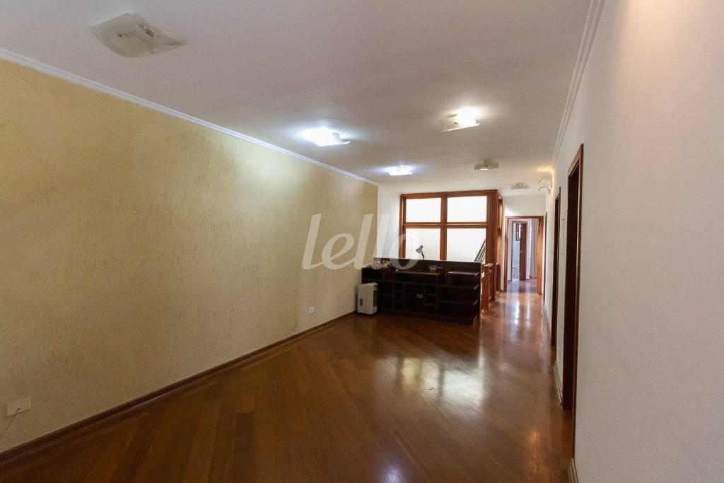 MEZANINO de Casa à venda, sobrado com 400 m², 4 quartos e 6 vagas em Vila Irmãos Arnoni - São Paulo