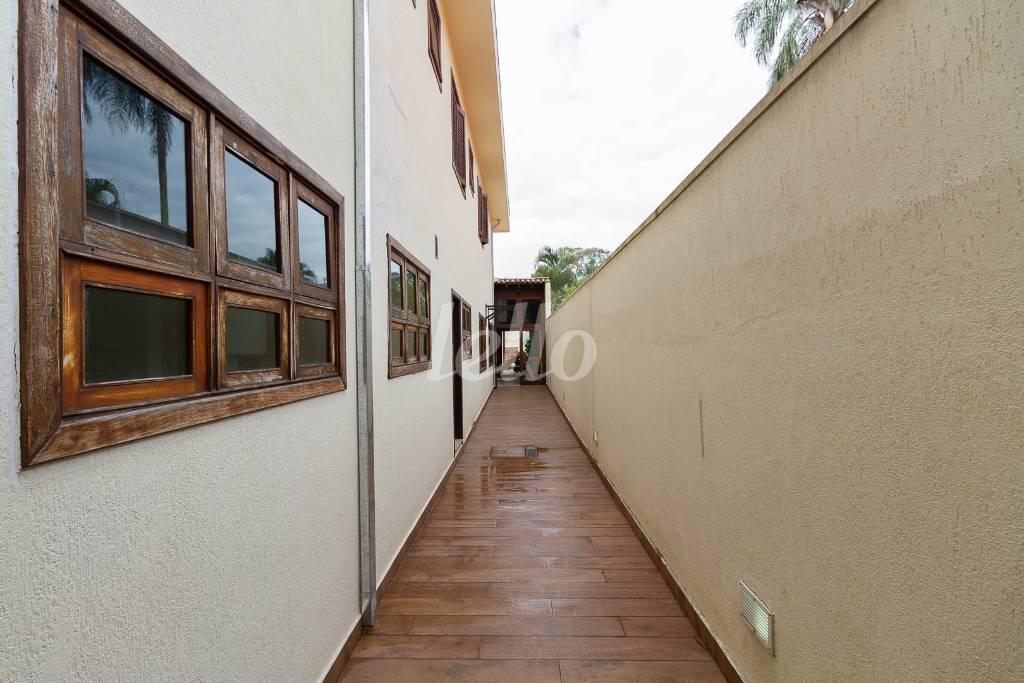 ÁREA EXTERNA de Casa à venda, sobrado com 400 m², 4 quartos e 6 vagas em Vila Irmãos Arnoni - São Paulo