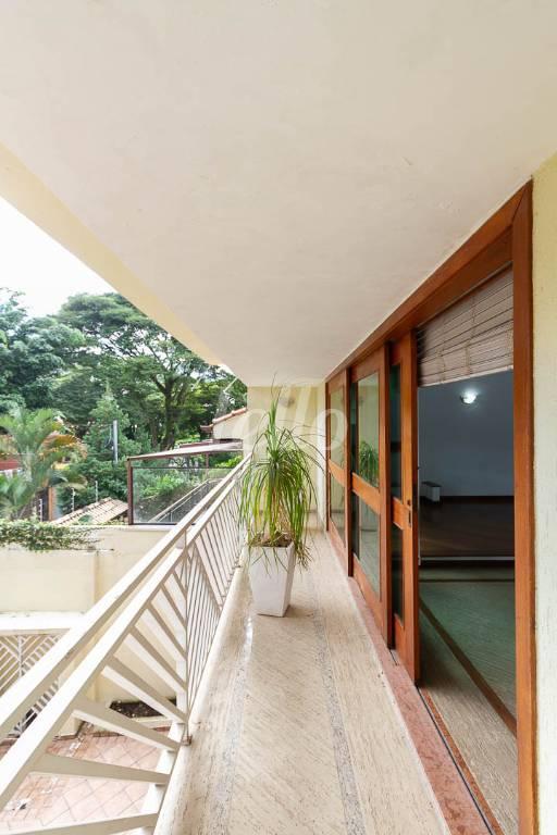 SACADA de Casa à venda, sobrado com 400 m², 4 quartos e 6 vagas em Vila Irmãos Arnoni - São Paulo