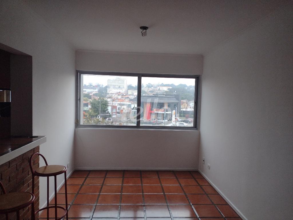 SALA 2 AMBIENTES de Apartamento para alugar, Padrão com 70 m², 2 quartos e 1 vaga em Jardim da Glória - São Paulo