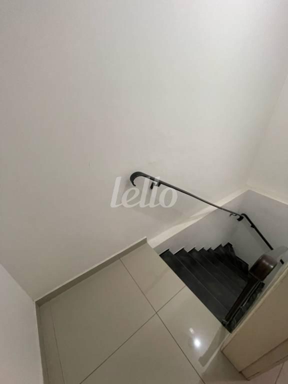 ESCADA INTERNA de Casa à venda, sobrado com 221 m², 3 quartos e 2 vagas em Vila Ema - São Paulo