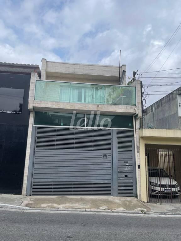 FACHADA de Casa à venda, sobrado com 221 m², 3 quartos e 2 vagas em Vila Ema - São Paulo