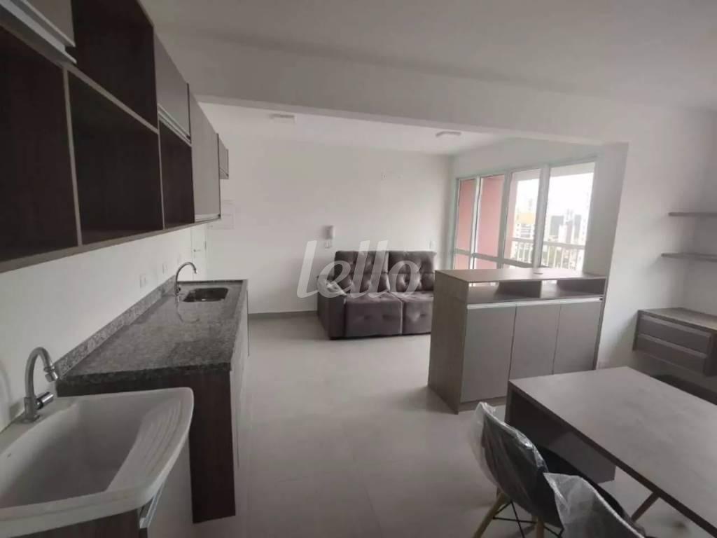 COZINHA E AREA DE SERVIÇO de Apartamento para alugar, Padrão com 63 m², 1 quarto e em Vila Guarani - São Paulo