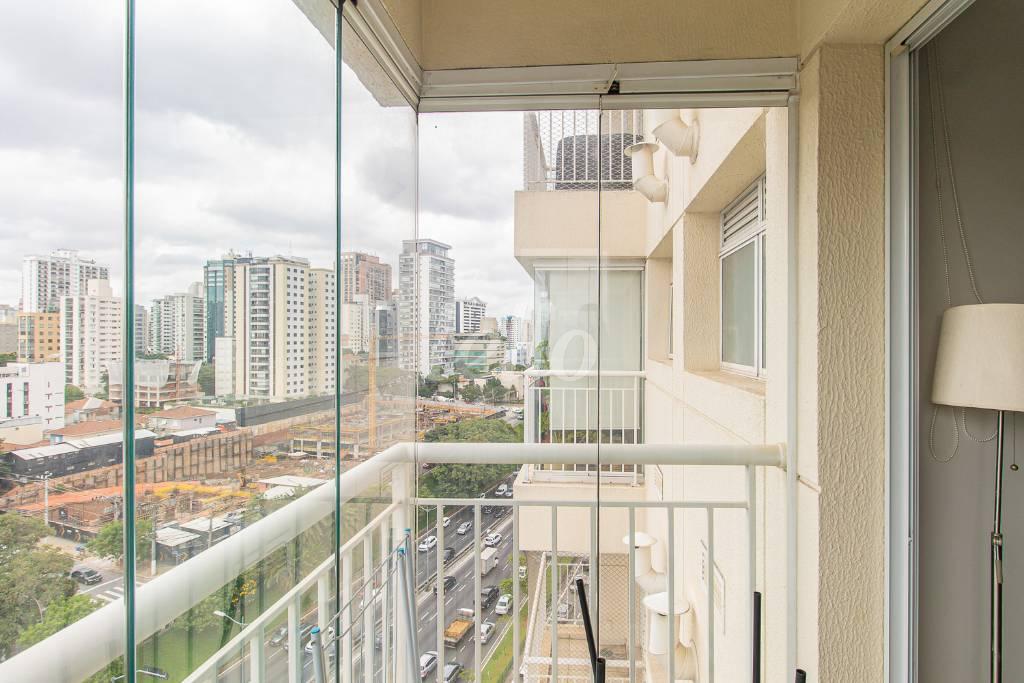 SACADA de Apartamento para alugar, Padrão com 54 m², 1 quarto e 2 vagas em Vila Clementino - São Paulo