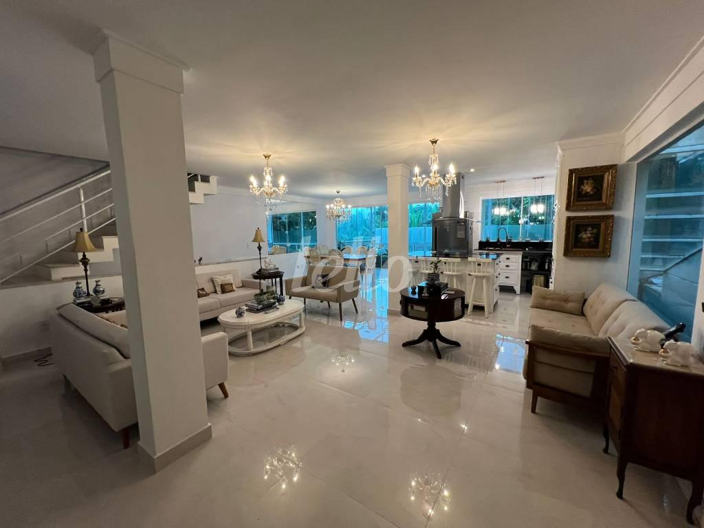 LIVING de Casa à venda, em condomínio - sobrado com 275 m², 4 quartos e 3 vagas em Brooklin Paulista - São Paulo
