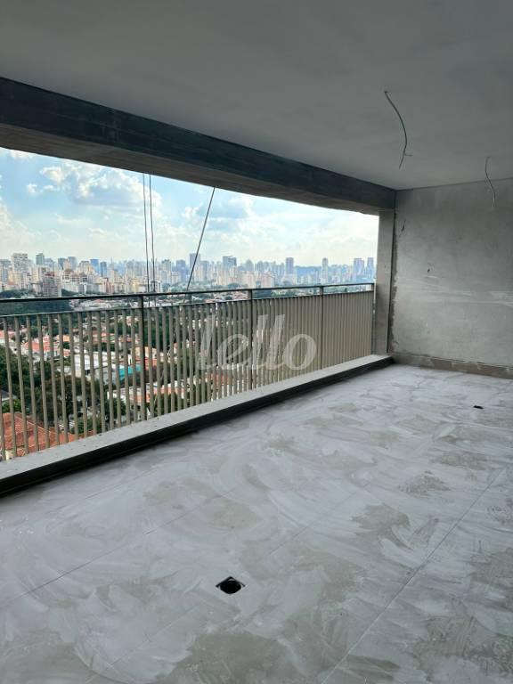 VARANDA de Apartamento à venda, Padrão com 149 m², 4 quartos e 2 vagas em Indianópolis - São Paulo