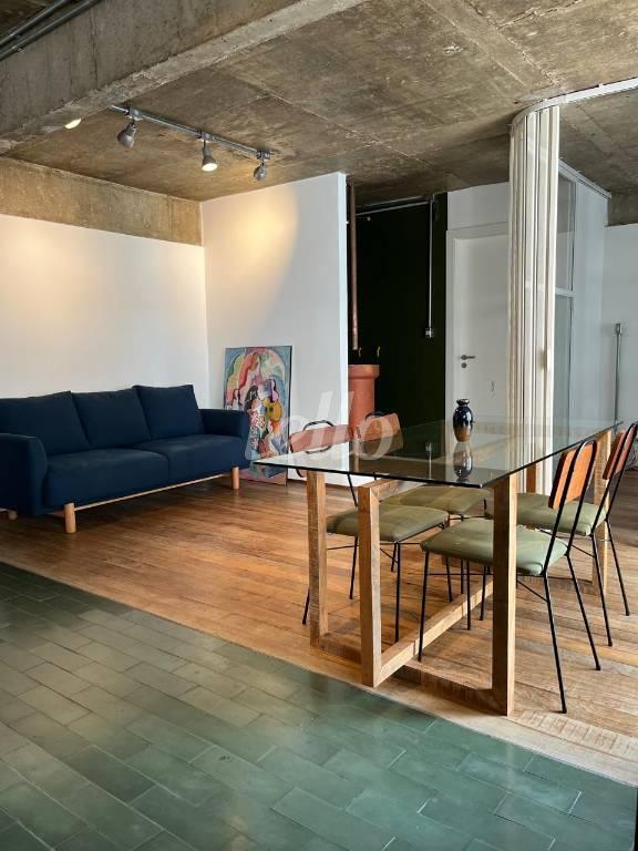 SALA de Apartamento à venda, Padrão com 65 m², 2 quartos e 1 vaga em Vila Olímpia - São Paulo