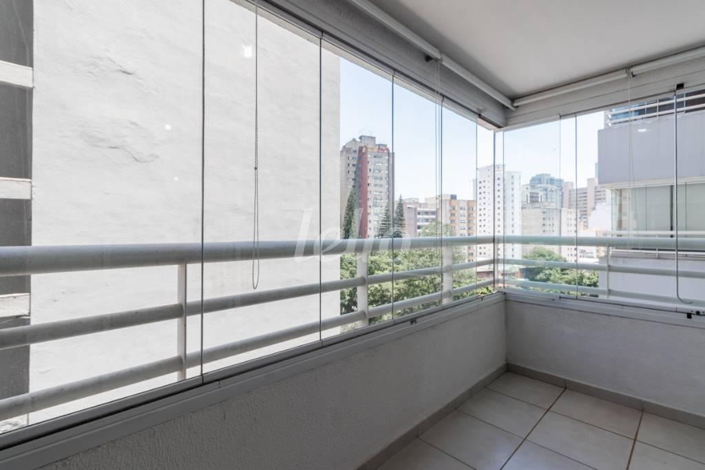 VARANDA de Apartamento para alugar, Padrão com 37 m², 1 quarto e 1 vaga em Bela Vista - São Paulo