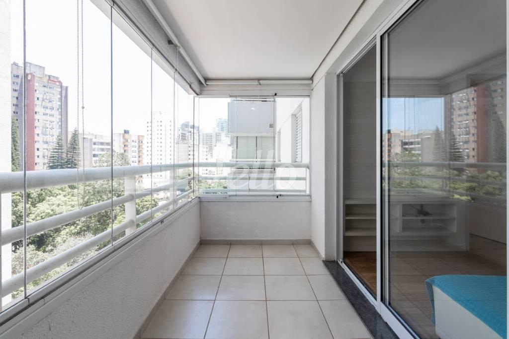 VARANDA de Apartamento para alugar, Padrão com 37 m², 1 quarto e 1 vaga em Bela Vista - São Paulo