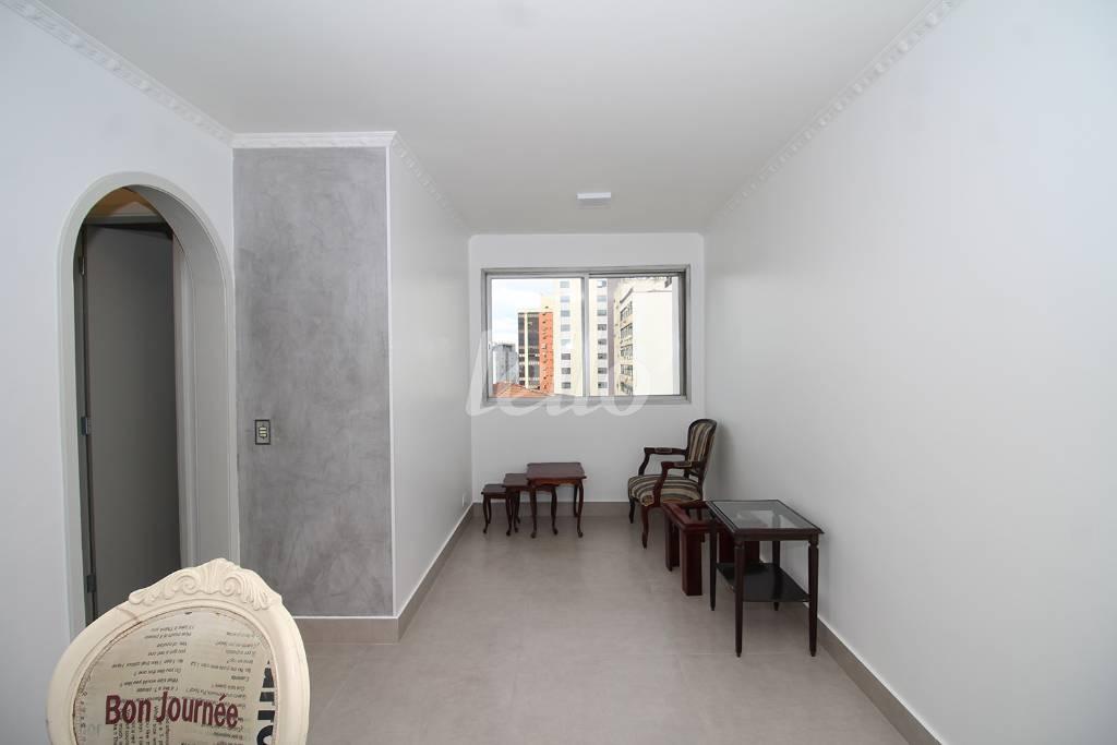 SALA de Apartamento para alugar, Padrão com 54 m², 2 quartos e 1 vaga em Bela Vista - São Paulo