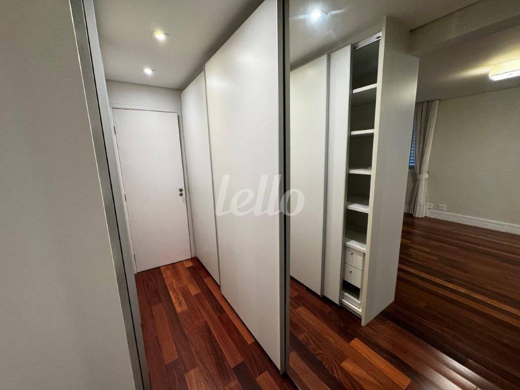 SUITE MASTER CLOSET de Apartamento para alugar, Padrão com 133 m², 3 quartos e 2 vagas em Ipiranga - São Paulo