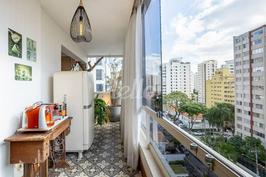 VARANDA de Apartamento à venda, Padrão com 208 m², 4 quartos e 5 vagas em Indianópolis - São Paulo