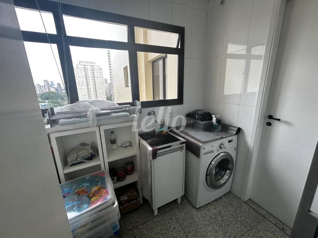 ÁREA DE SERVIÇO de Apartamento para alugar, Padrão com 116 m², 2 quartos e 3 vagas em Vila Nova Conceição - São Paulo