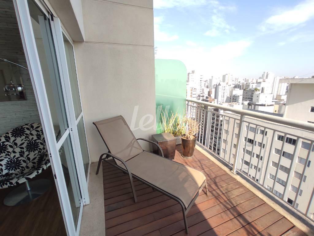 VARANDA de Apartamento para alugar, Padrão com 104 m², 2 quartos e 2 vagas em Vila Nova Conceição - São Paulo
