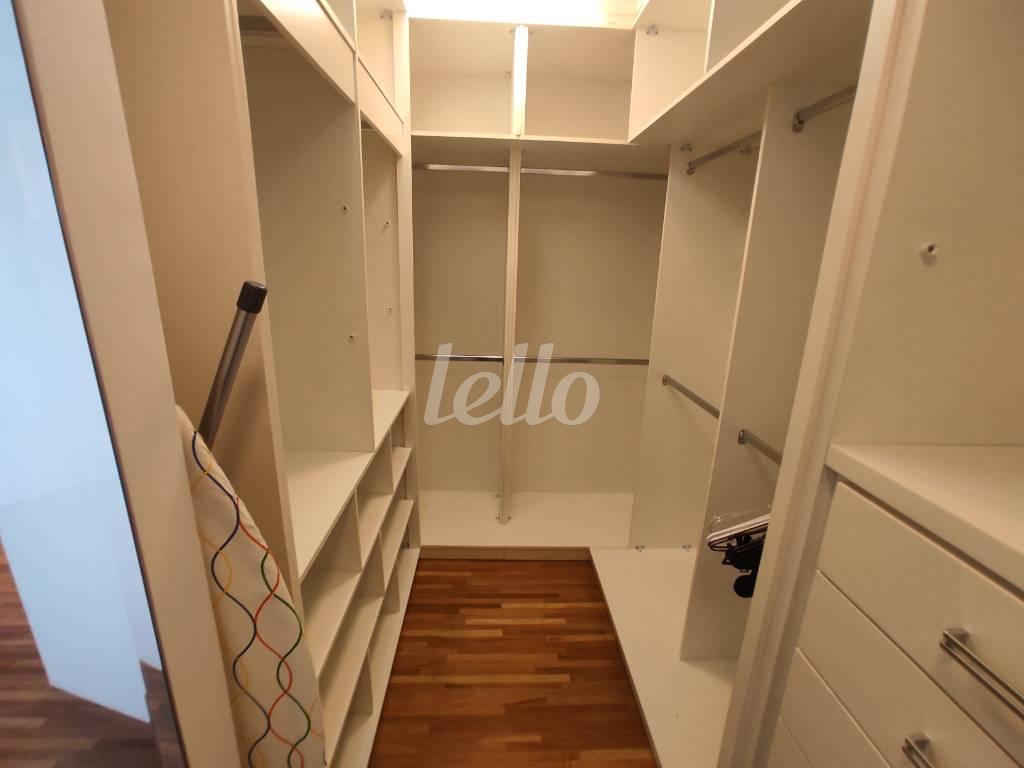 CLOSET de Apartamento para alugar, Padrão com 104 m², 2 quartos e 2 vagas em Vila Nova Conceição - São Paulo