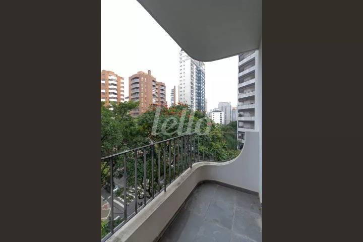 VARANDA de Apartamento à venda, Padrão com 190 m², 3 quartos e 3 vagas em Vila Uberabinha - São Paulo