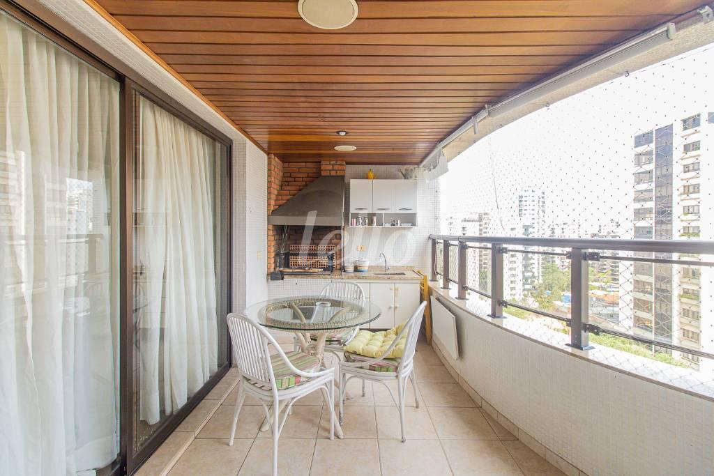 SACADA de Apartamento para alugar, Padrão com 224 m², 3 quartos e 4 vagas em Planalto Paulista - São Paulo