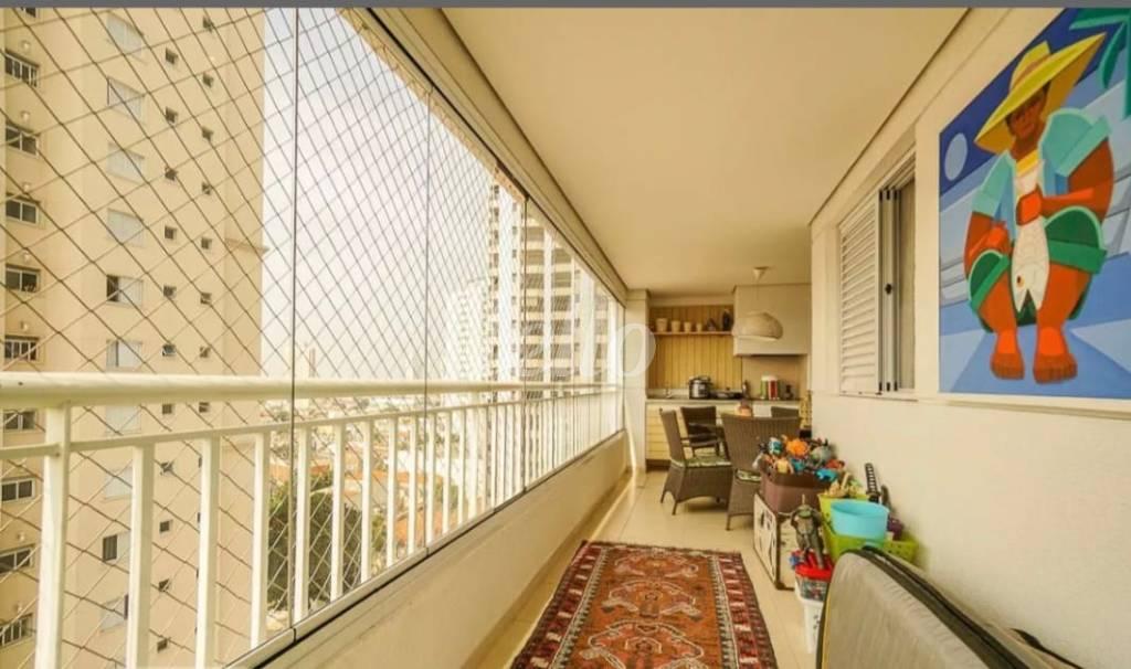 VARANDA GOURMET de Apartamento à venda, Padrão com 97 m², 2 quartos e 2 vagas em Vila Bertioga - São Paulo
