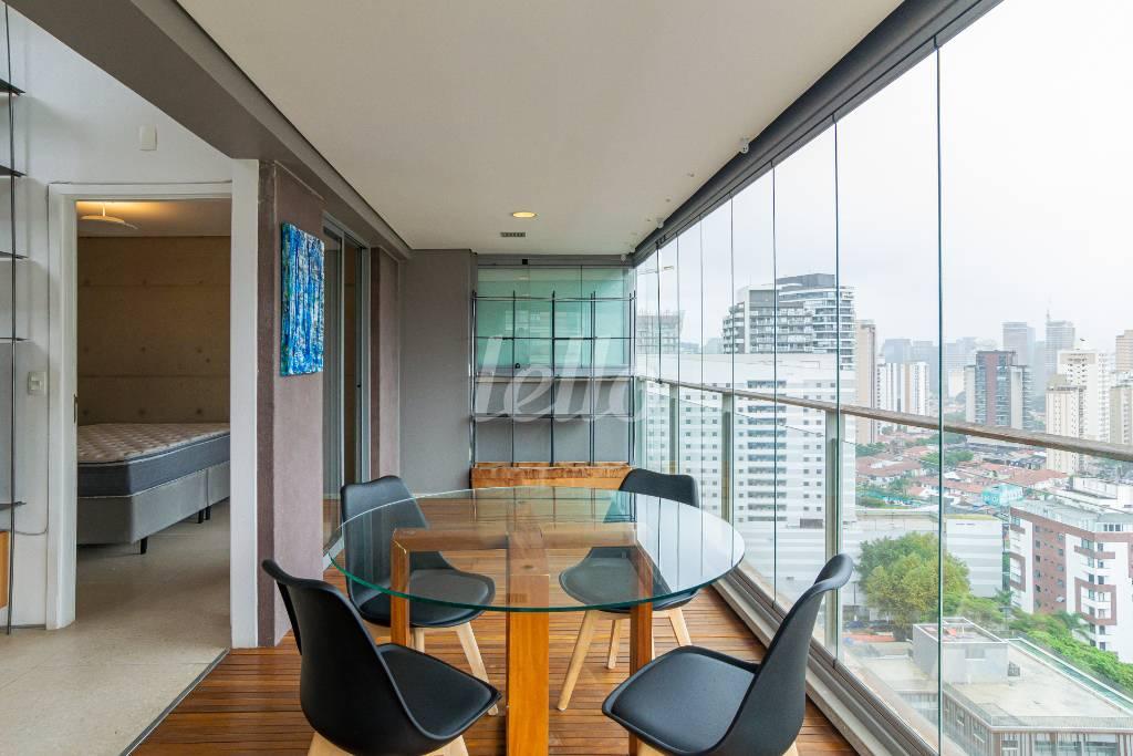 SACADA de Apartamento para alugar, Padrão com 182 m², e 2 vagas em Vila Nova Conceição - São Paulo