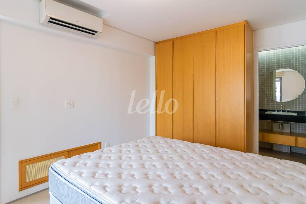 SUITE 1 de Apartamento para alugar, Padrão com 182 m², e 2 vagas em Vila Nova Conceição - São Paulo