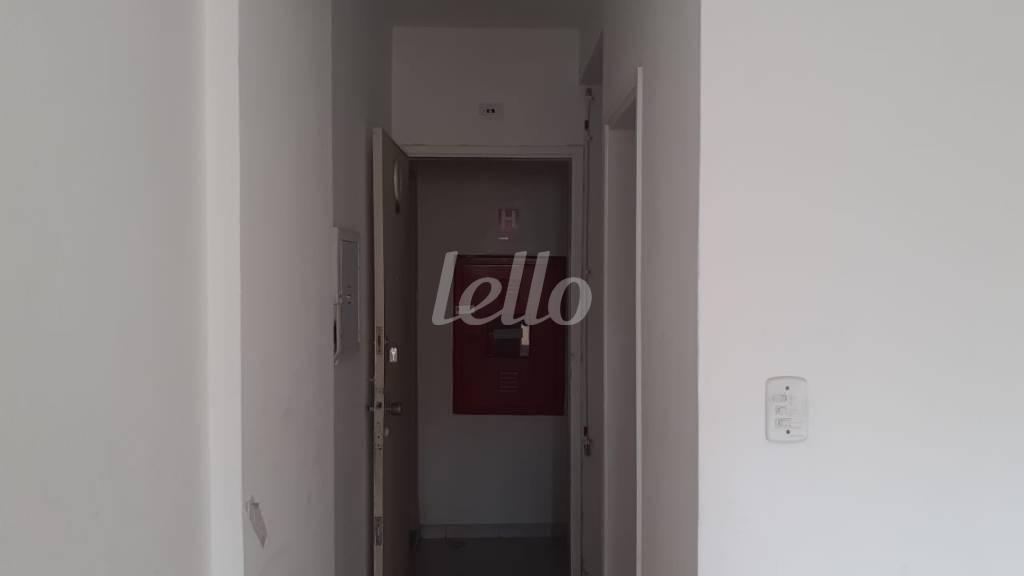 HALL de Apartamento para alugar, Padrão com 28 m², 1 quarto e 1 vaga em República - São Paulo