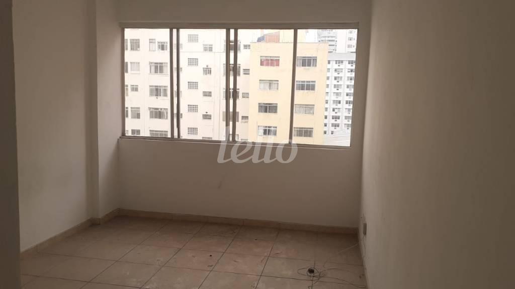 DORMITÓRIO de Apartamento para alugar, Padrão com 28 m², 1 quarto e 1 vaga em República - São Paulo