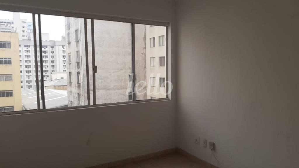 DORMITÓRIO de Apartamento para alugar, Padrão com 28 m², 1 quarto e 1 vaga em República - São Paulo