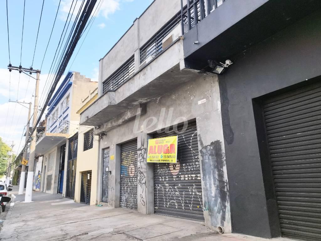 FACHADA de Galpão/Armazém para alugar, Padrão com 200 m², e em Barra Funda - São Paulo