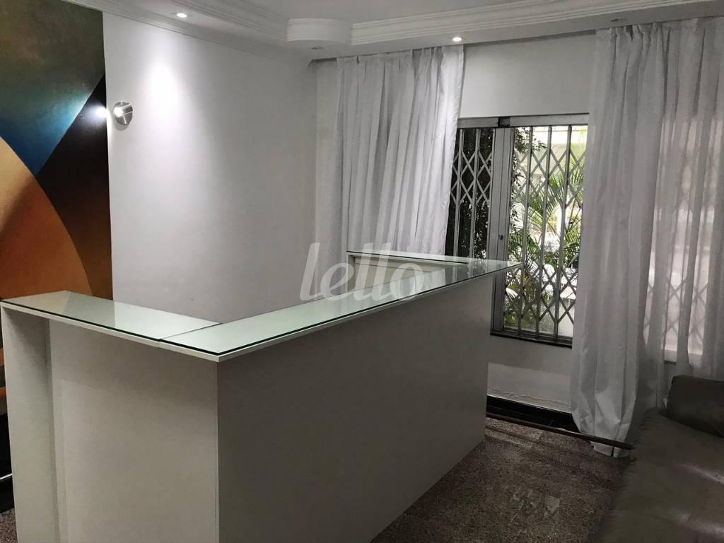 SALA de Casa para alugar, sobrado com 307 m², e 2 vagas em Vila Gomes Cardim - São Paulo