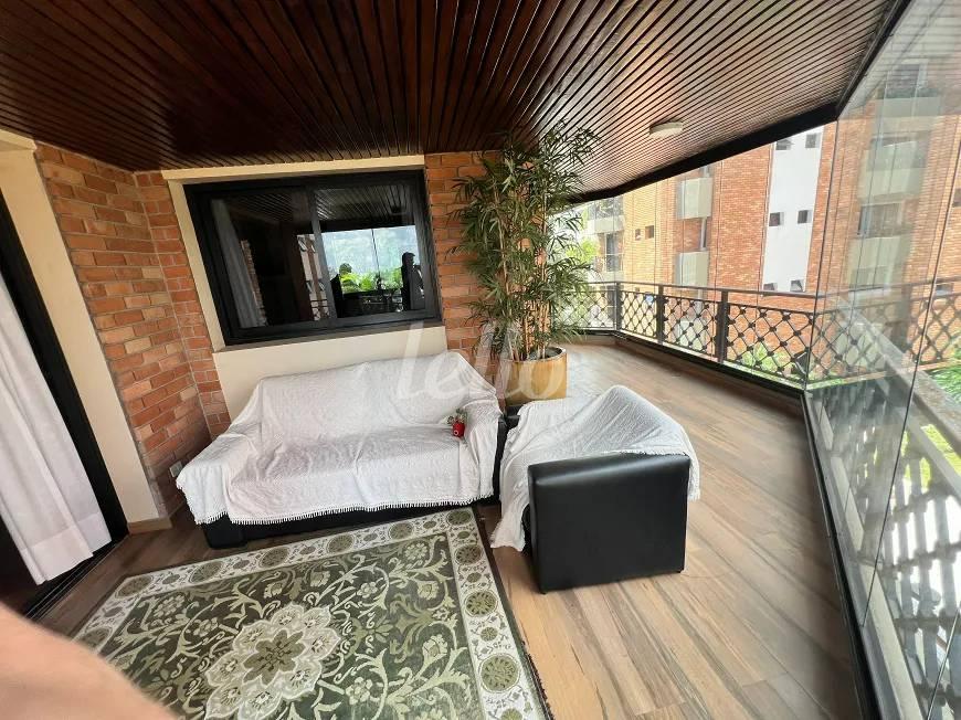 VARANDA de Apartamento para alugar, Padrão com 310 m², 3 quartos e 5 vagas em Vila Ida - São Paulo