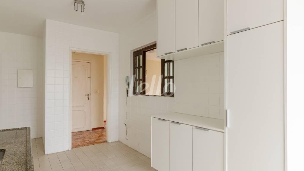 COZINHA de Apartamento para alugar, Padrão com 100 m², 3 quartos e 1 vaga em Santo Amaro - São Paulo