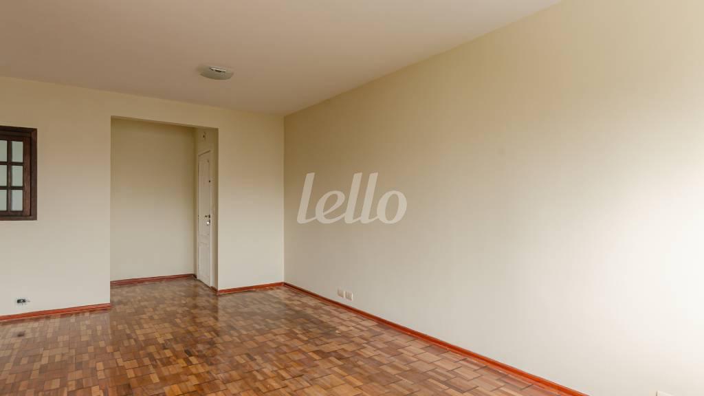 SALA de Apartamento para alugar, Padrão com 100 m², 3 quartos e 1 vaga em Santo Amaro - São Paulo