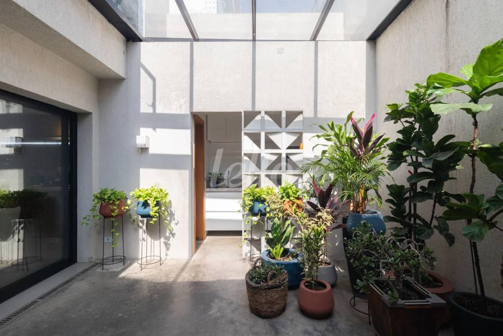 ÁREA EXTERNA de Casa à venda, sobrado com 210 m², 3 quartos e 3 vagas em Quarta Parada - São Paulo