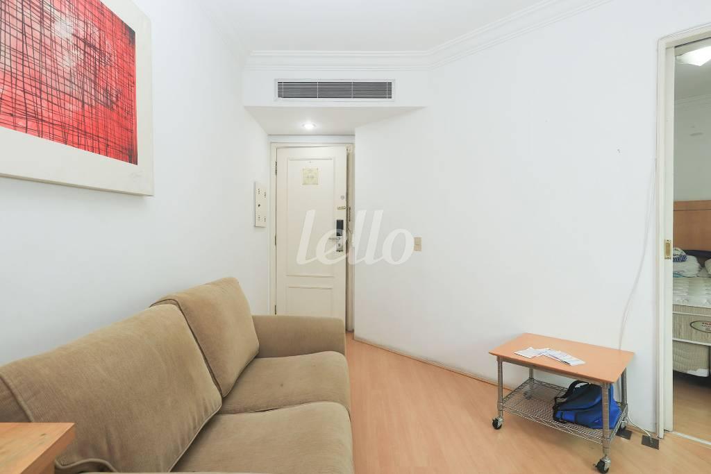 SALA de Apartamento para alugar, Padrão com 32 m², 1 quarto e 1 vaga em Cerqueira César - São Paulo