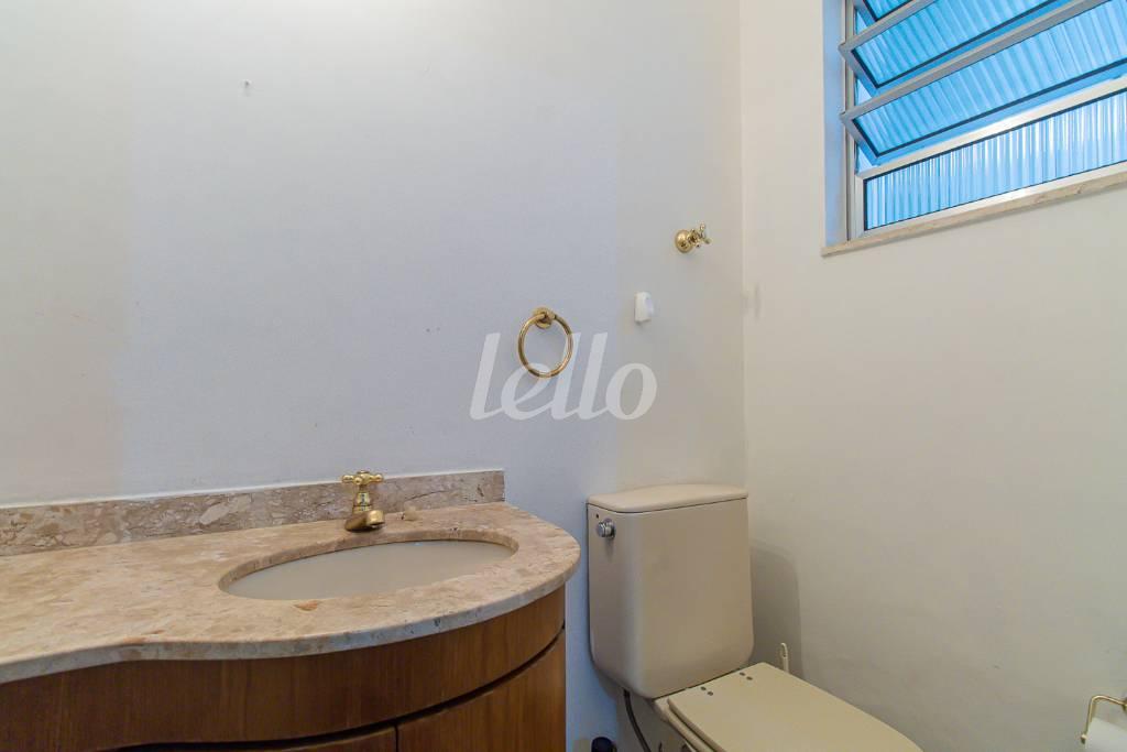 LAVABO de Casa para alugar, sobrado com 176 m², 4 quartos e 2 vagas em Mirandopolis - São Paulo