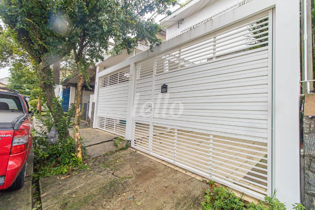 FACHADA de Casa para alugar, sobrado com 176 m², 4 quartos e 2 vagas em Mirandopolis - São Paulo