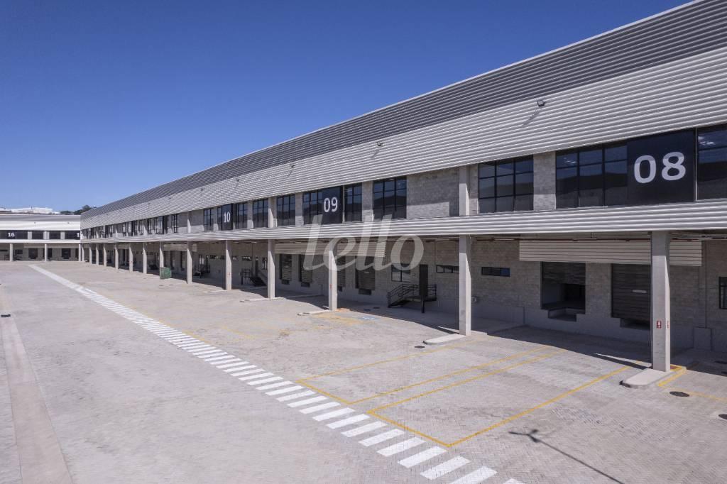AREA EXTERNA de Galpão/Armazém para alugar, em condomínio com 1293 m², e 8 vagas em Aeroporto - Jundiaí