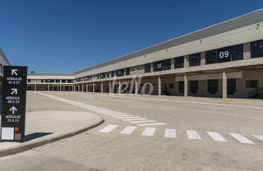 AREA EXTERNA de Galpão/Armazém para alugar, em condomínio com 1305 m², e 8 vagas em Aeroporto - Jundiaí