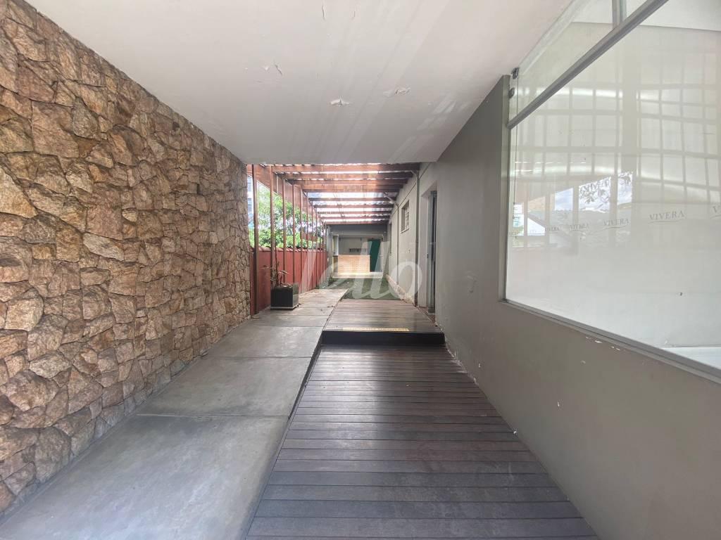 ÁREA EXTERNA de Casa para alugar, sobrado com 391 m², e 5 vagas em Alto da Lapa - São Paulo