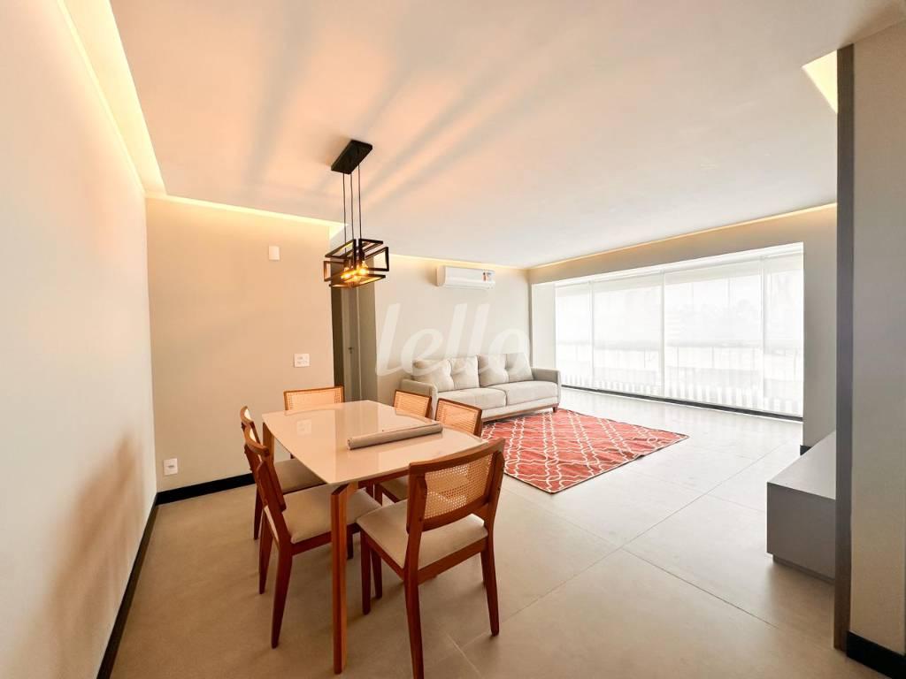 LIVING de Apartamento à venda, Padrão com 90 m², 2 quartos e 2 vagas em Vila Cordeiro - São Paulo