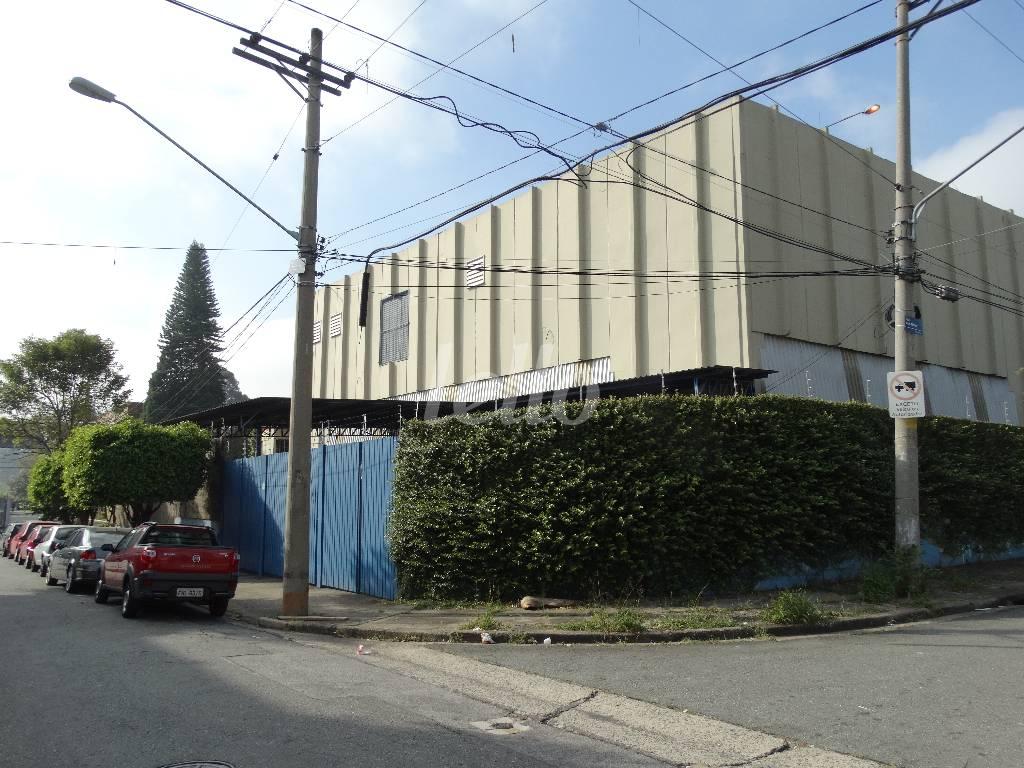 FACHADA de Galpão/Armazém para alugar, Padrão com 6808 m², e em Jardim Guanca - São Paulo