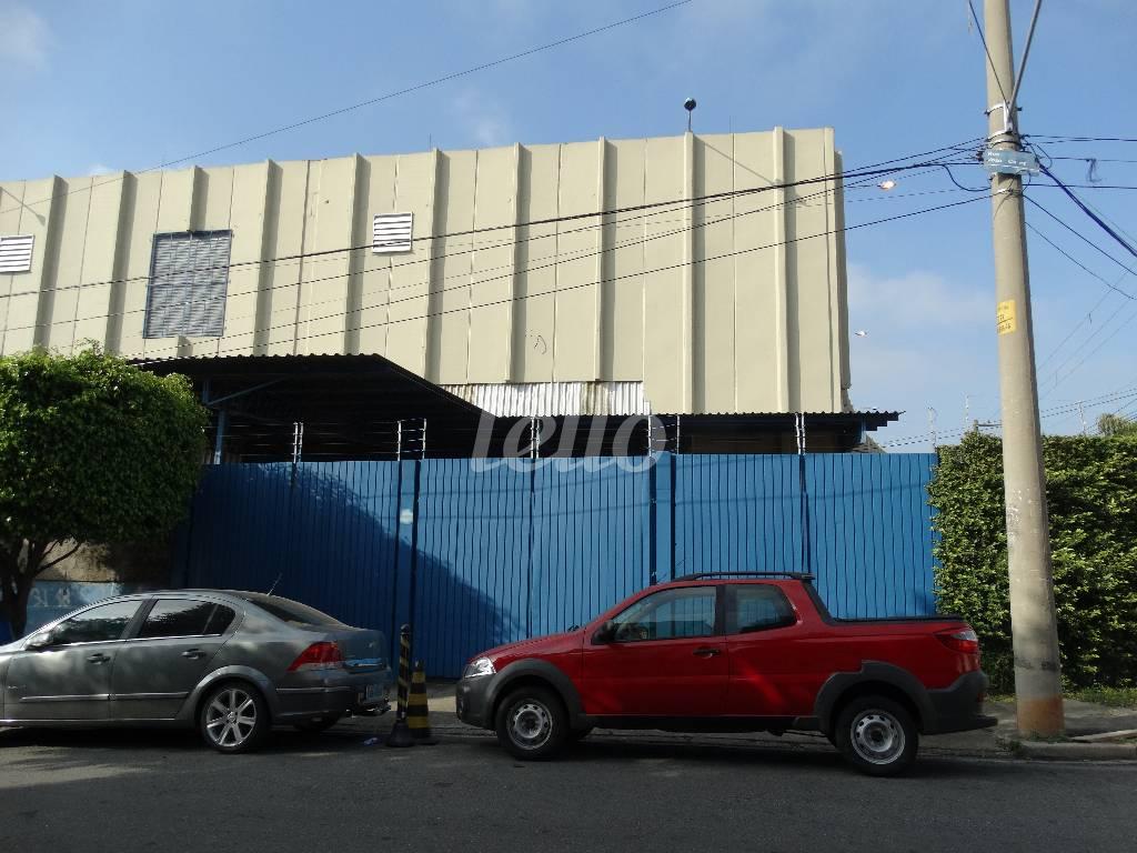 FACHADA de Galpão/Armazém para alugar, Padrão com 6808 m², e em Jardim Guanca - São Paulo