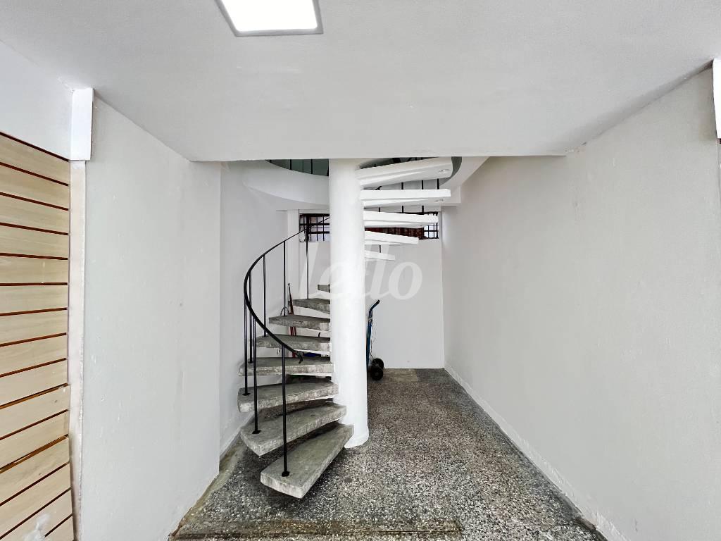 TÉRREO de Loja para alugar, Padrão com 81 m², e em Liberdade - São Paulo