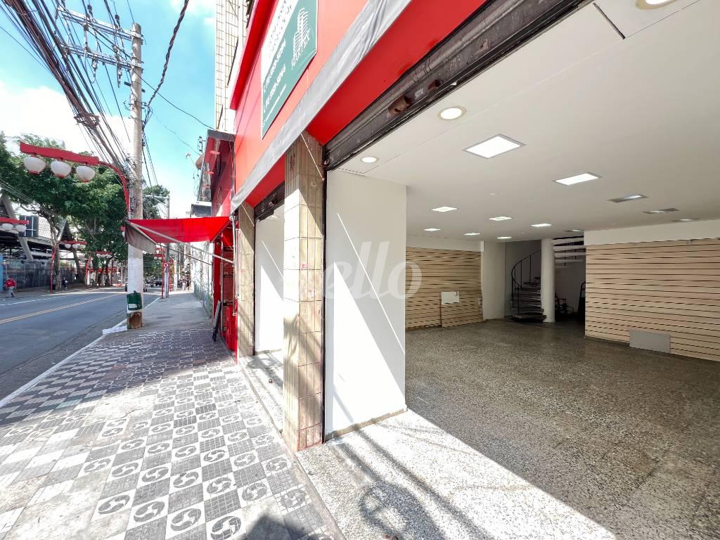 FACHADA de Loja para alugar, Padrão com 81 m², e em Liberdade - São Paulo