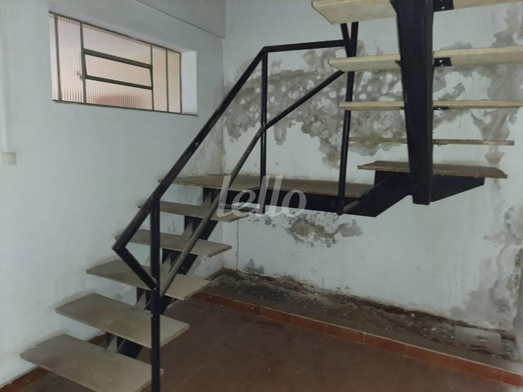 ESCADA de Casa à venda, sobrado com 352 m², 7 quartos e 4 vagas em Planalto Paulista - São Paulo