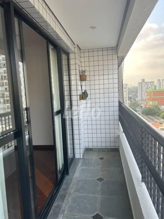 SACADA de Apartamento para alugar, Padrão com 100 m², 4 quartos e 2 vagas em Vila Cordeiro - São Paulo