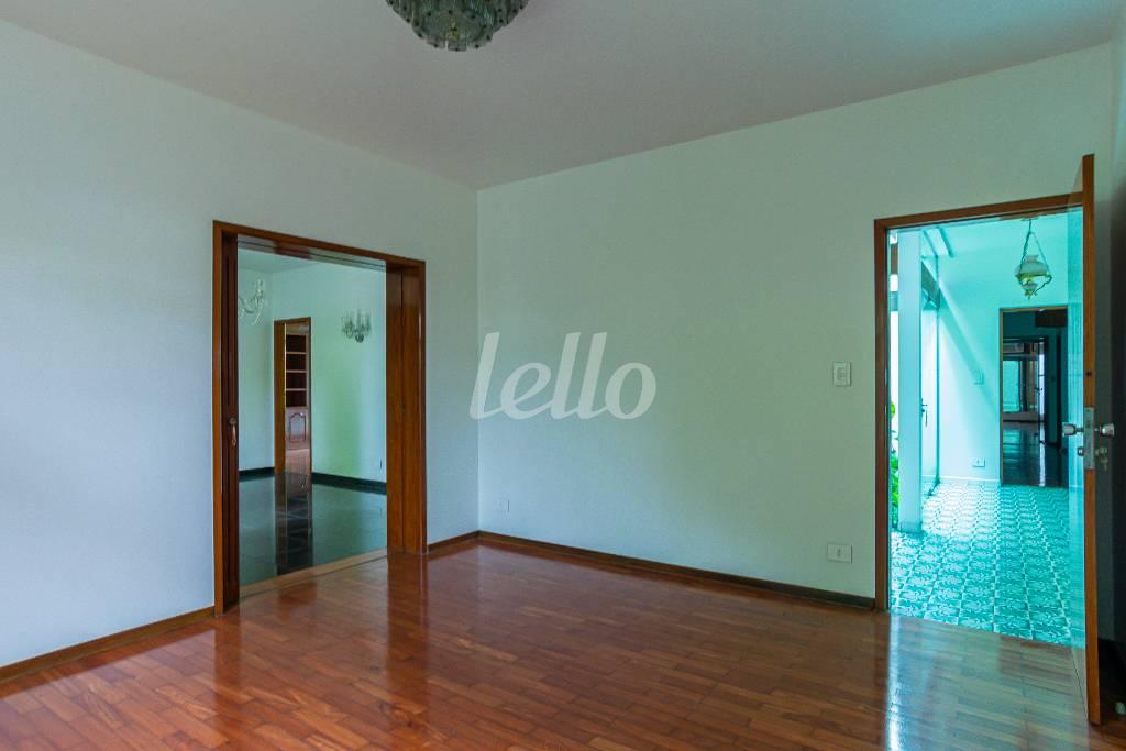 SALA de Casa para alugar, sobrado com 450 m², 3 quartos e 1 vaga em Jardim dos Estados - São Paulo