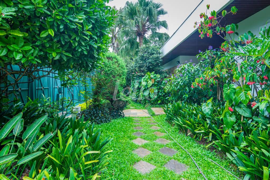 GARAGEM de Casa para alugar, sobrado com 450 m², 3 quartos e 1 vaga em Jardim dos Estados - São Paulo